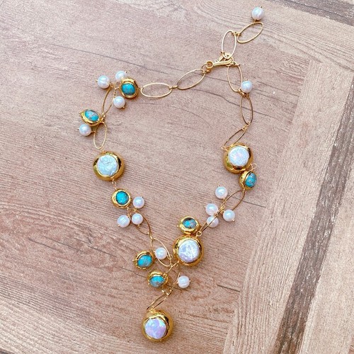 Cultured white pearl - white, blue